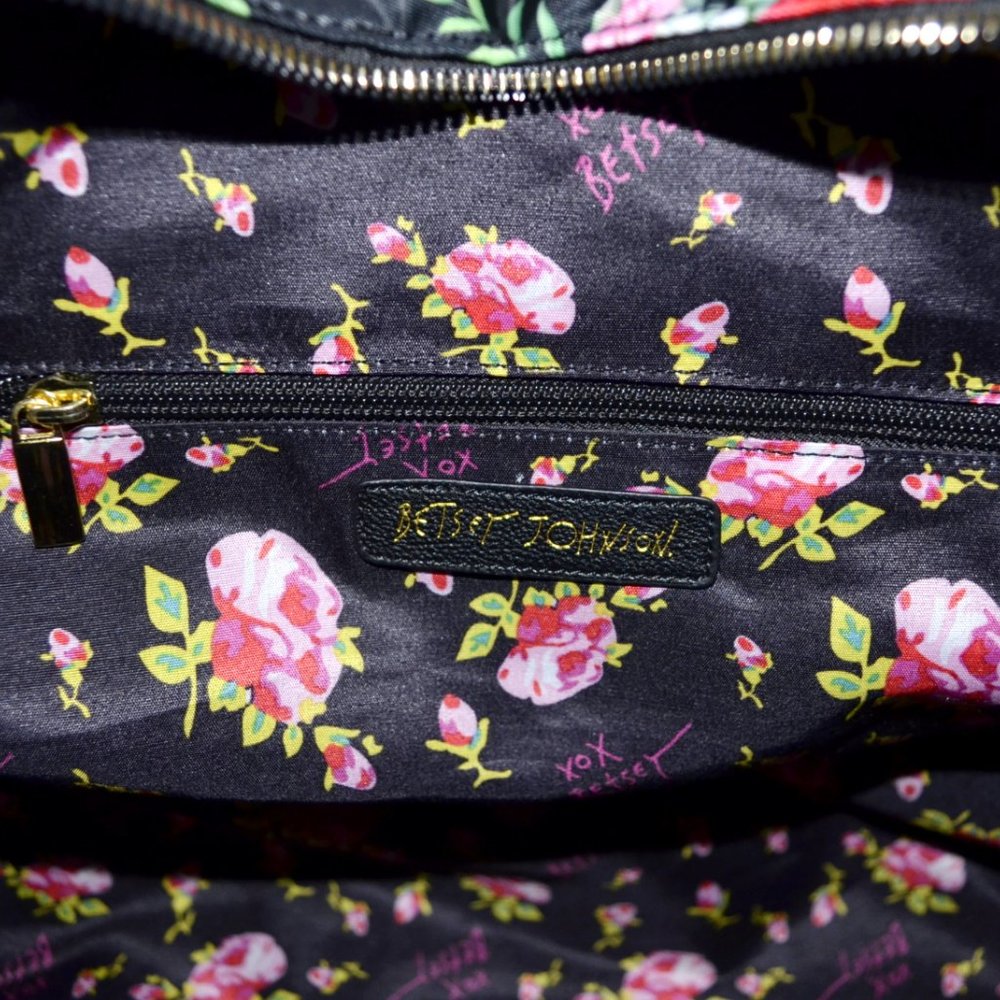 Nwt Betsey Johnson Quilted Tote Bag & Wristlet Set - Picture 9 of 10